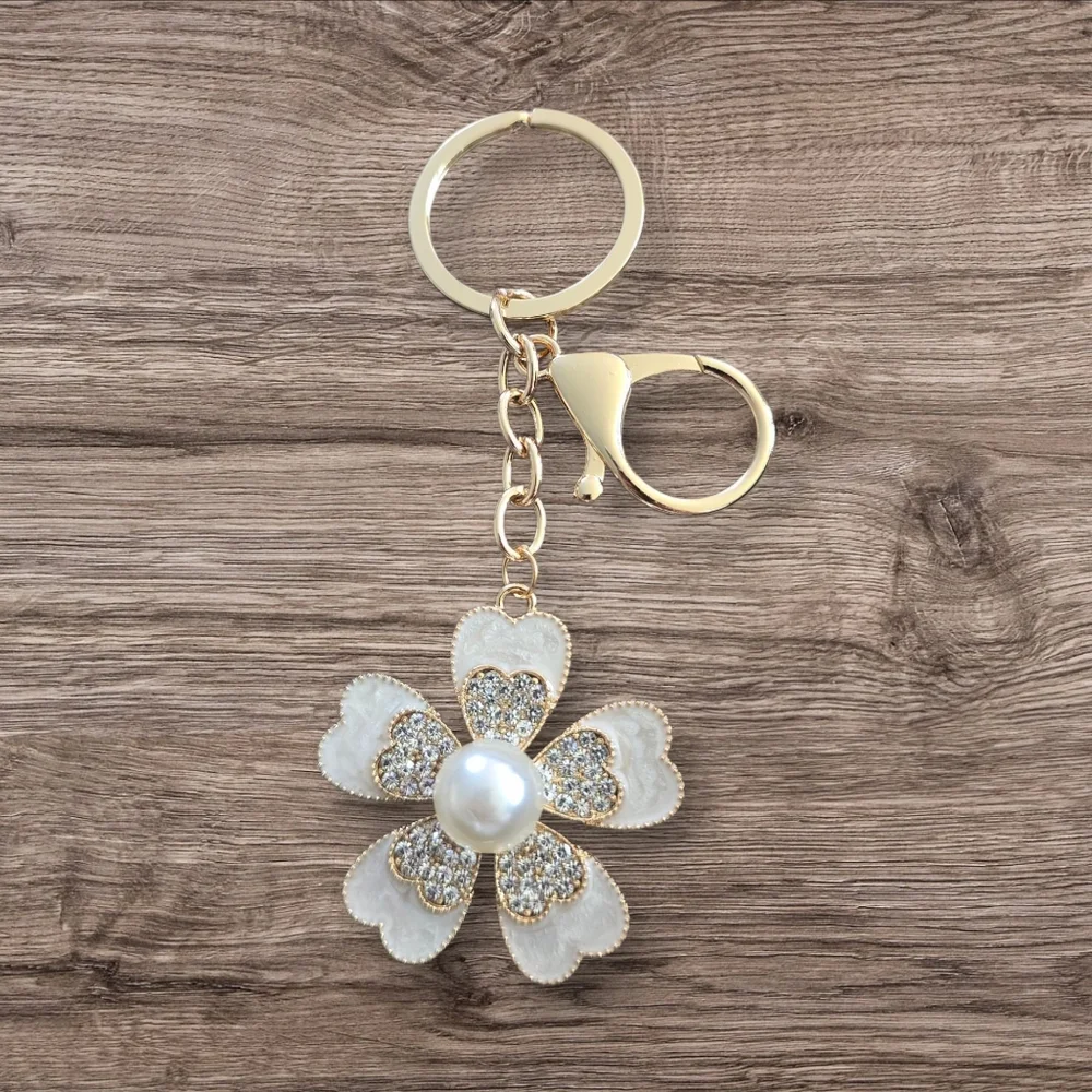 Elegant Gold and White Flower‎ Clover Keychain/Purse Charm